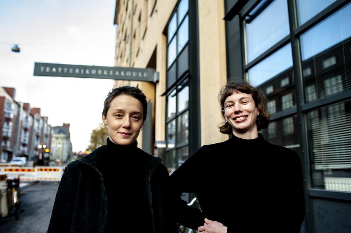 Maya Oliva and Sara Grotenfelt look at the camera in front of Theatre Academy main building.