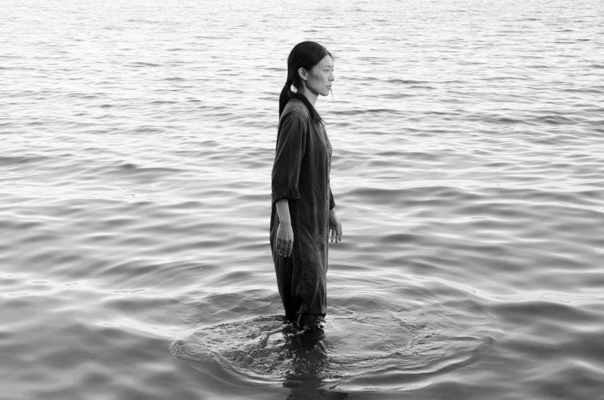 What does it mean to be present in performing? How does presence come about? Join us to learn about the bodily practice to ponder on presence led by Yuko Takeda.