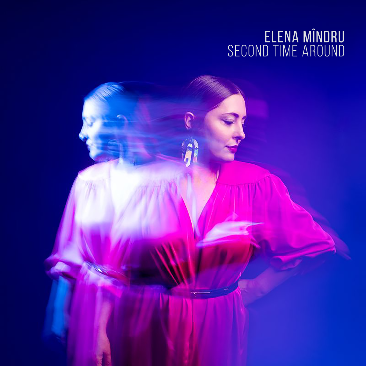 Levyn kansikuvassa Elena Mindru