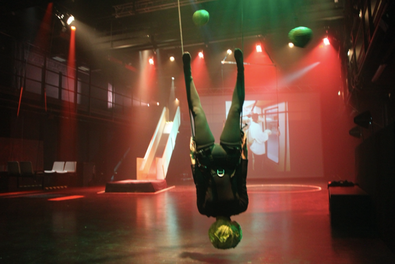 Performer hanging from the ceiling. INVERSA-TAITEELLIS-PEDAGOGINEN-TAPAHTUMA-2013