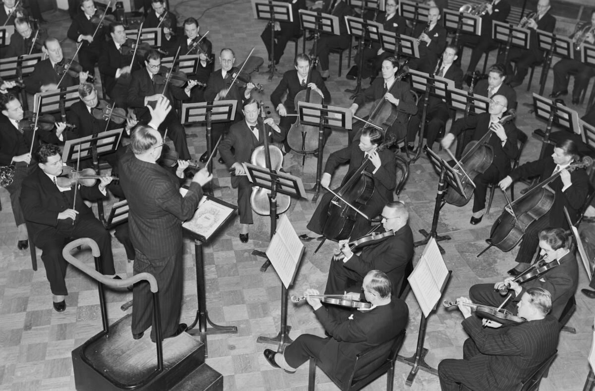 Toivo Haapanen leads the Radio Orchestra through Finlandia in the famous radio show that was broadcasted from Finland to the United States on New Year's Day 1939. 